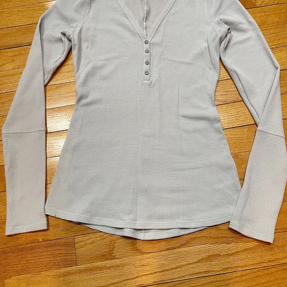 Lululemon Closed Call Henley Womens Thermal Waffle Knit Top Shirt Size XS EUC - Picture 10 of 15